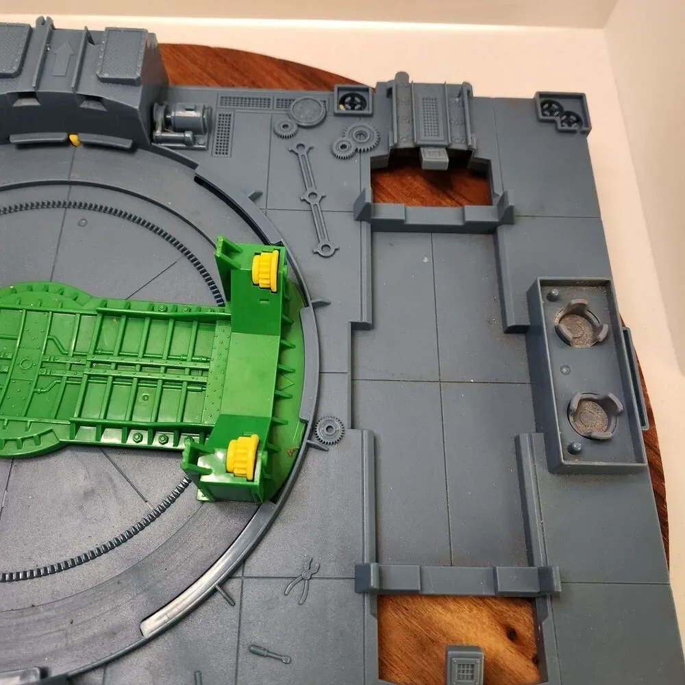 Thomas & Friends 2009 base station HiT toy company
